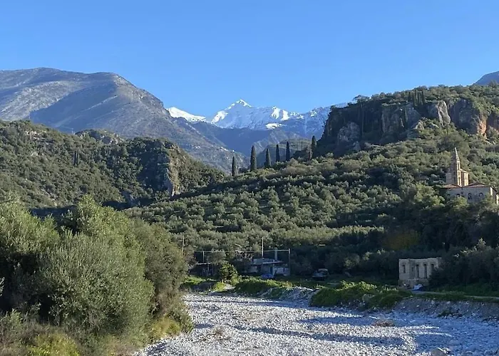 Rapunzel's Tower Mani Neokhórion