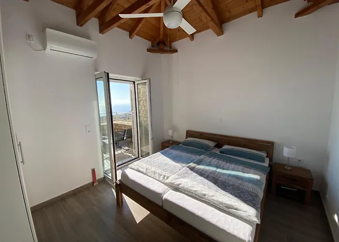 Rapunzel's Tower Mani Willa *