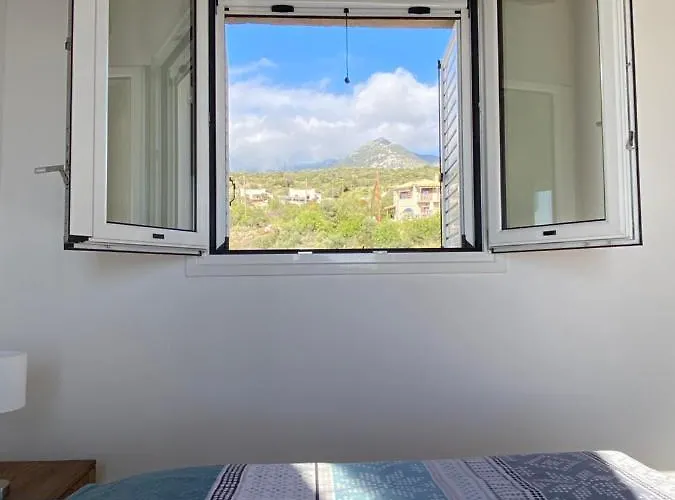 Willa Rapunzel's Tower Mani *